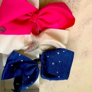 Pack of 3 jojo siwa hair bows.